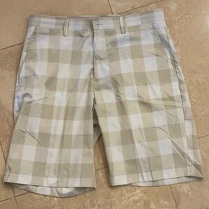 CALLAWAY GOLF SHORTS IN SIZE 34 FOR MEN